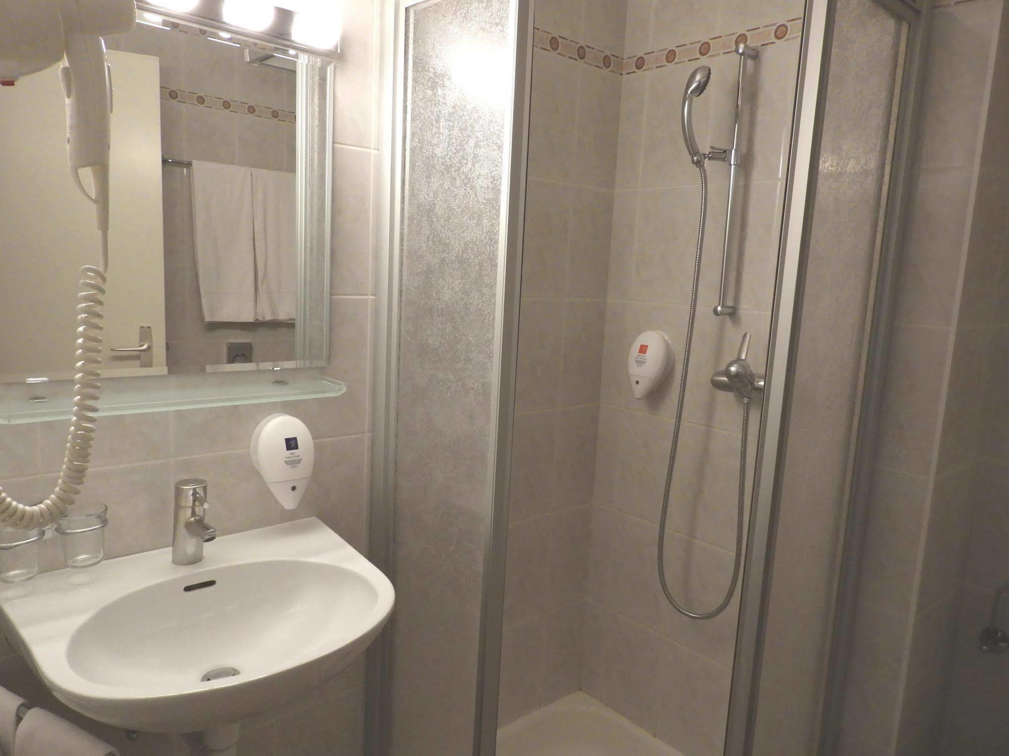Les Negociants Hotel Vevey Luaran gambar